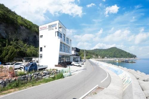 Namhae Red Wave Pension in Mijo-myeon