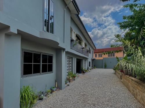 Exterior view, Bruks Guest House in Kumasi