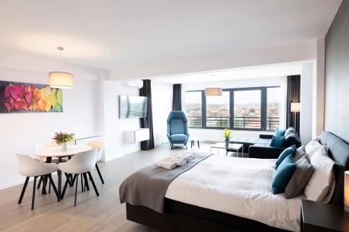 Lounge 8 Studios, Oradea