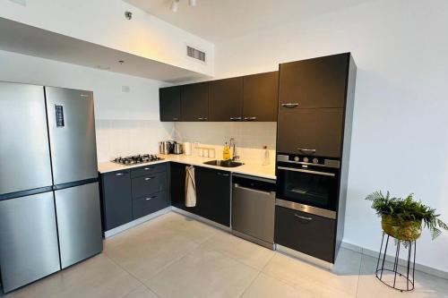 דירה מעוצבת בקריית אונו in Priemiestis/oro uostas