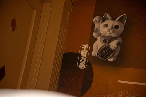 HOTEL X