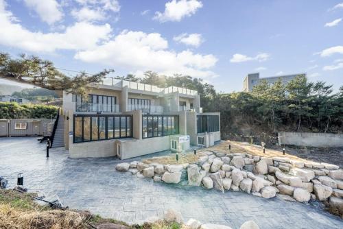Pohang Mer & View Pool Villa - Фото 2