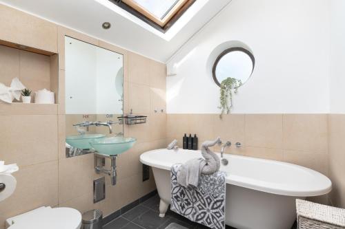 Charming & Spacious 2 BR Home, Northampton (photo 7)