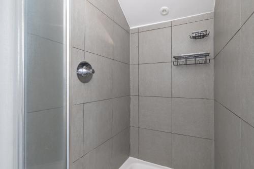 Charming & Spacious 2 BR Home, Northampton (photo 8)