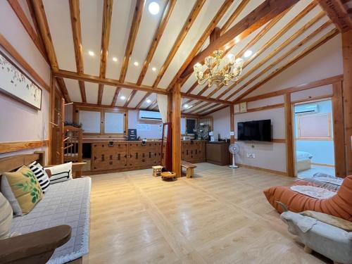 Suncheon Sumiyeonga Hanok Private House in Seo myeon