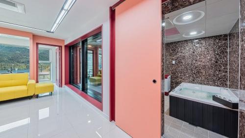 Nami Island River North Pool Villa in Namsan-myeon