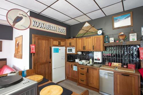 Kookaburra Ski Lodge Room Type - Double Room with Shared Bathroom