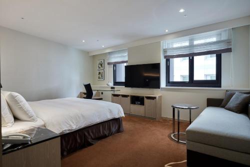 Superior Double Room image 10