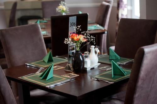 設施, The Racehorses Hotel in 科特維爾