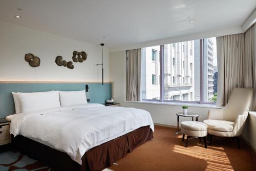 Executive Suite image 10