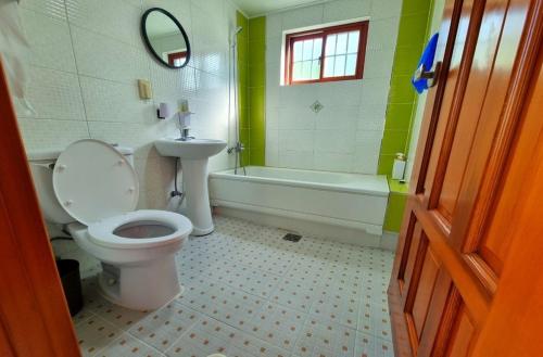 room detail thumbnail 2