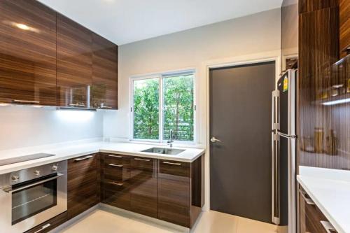 Sukhumvit 16 Townhouses, InHome Luxury Residences, Bangkok (Foto 2)