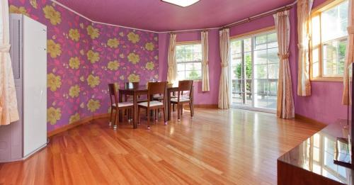 Sleeps 6