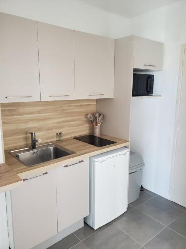 Nouveau Appartement PEROLS renove en 2024 near Montpellier-Méditerranée Airport