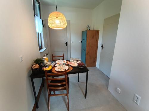 Kitchen, Minicamping und B&B Apartment Hintergarten in Kleinbartloff
