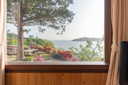 yeosu gyeongdo pension caravan in Wolho-dong