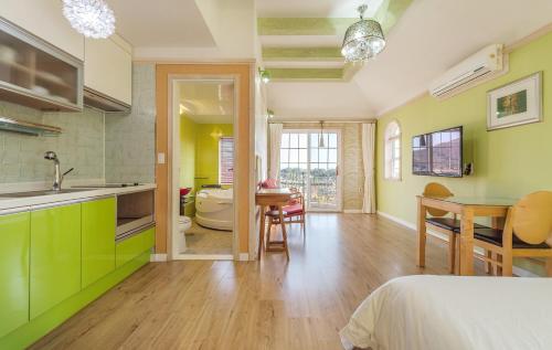 room detail thumbnail 0