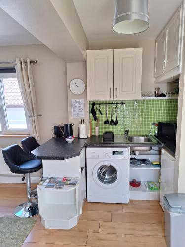 Cocina, Independent Studio Apartment in Wicklow