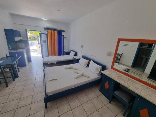 Leonidas Studios & Apartments - image 13