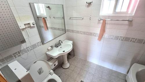 room detail thumbnail 2