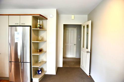 Sunny Garden Retreat - 3-BR Home near Mall, City & Airport in بابانيو