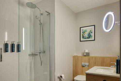 DoubleTree by Hilton London Chelsea - image 4