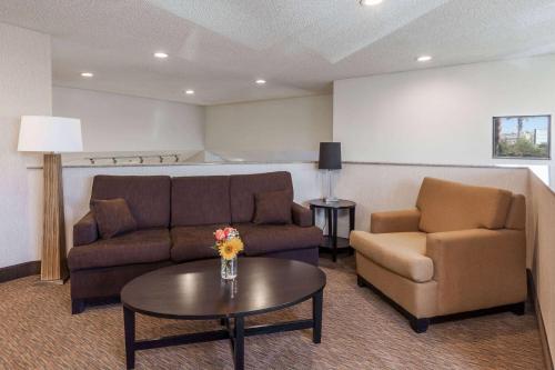 Előcsarnok, Baymont By Wyndham Barstow Historic Route 66 in Barstow