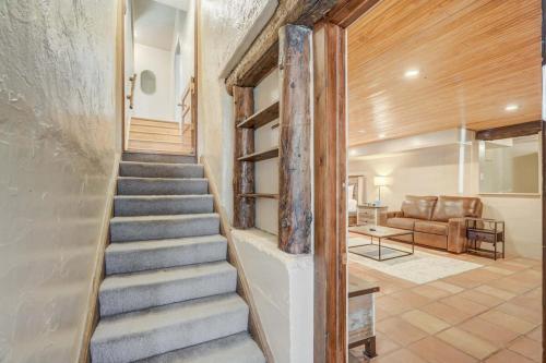 Adobe del Sol - House & Cottage by The Broadmoor near Will Rogers Shrine of the Sun