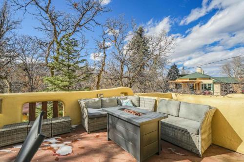 Adobe del Sol - House & Cottage by The Broadmoor near Will Rogers Shrine of the Sun