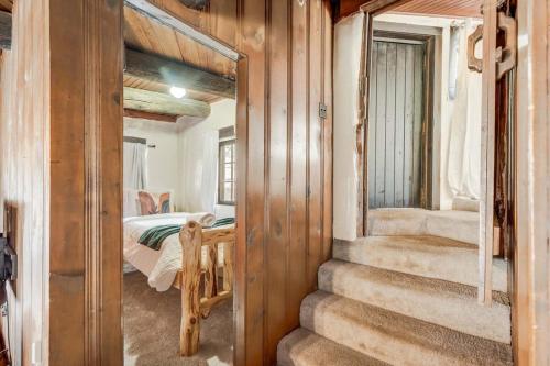 Adobe del Sol - House & Cottage by The Broadmoor near Will Rogers Shrine of the Sun