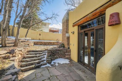 Adobe del Sol - House & Cottage by The Broadmoor near Will Rogers Shrine of the Sun