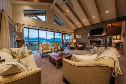 Amuri Estate Luxury Lodge - 공용 라운지/TV 시청 구역