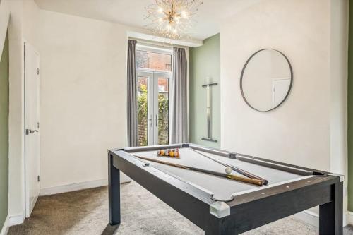 Large 3BDR House By Vista Stays Short Lets & Serviced Accommodation Glasgow With Pool Table & Free WiFi, Manchester (fotografie 9)