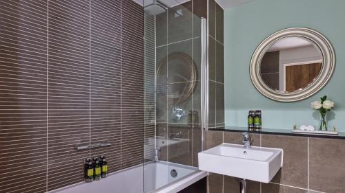 room detail thumbnail 2