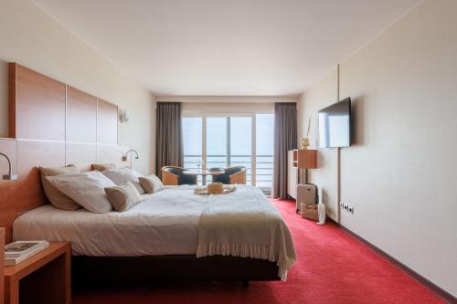 Deluxe Twin Room with Sea View image 6