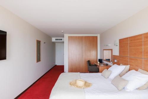 Deluxe Twin Room with Sea View image 1