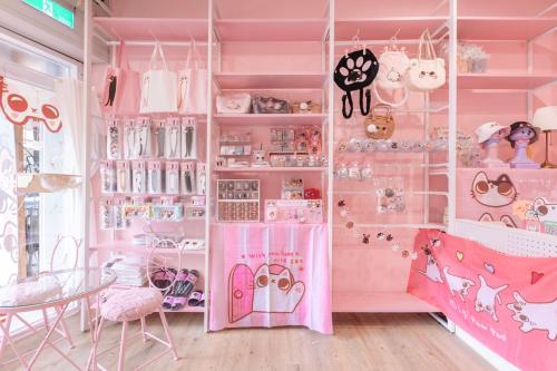 Étterem, stars walk slowly near Anping Fort