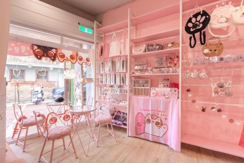 Létesítmények, stars walk slowly near Anping Fort