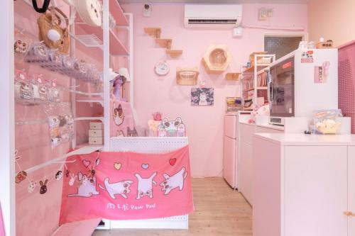 stars walk slowly near Anping Fort