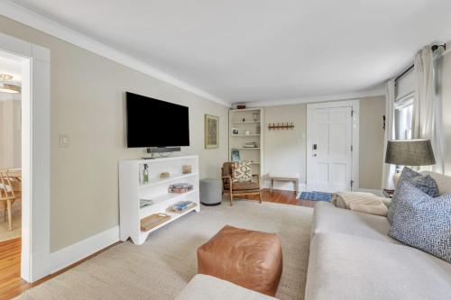 Newly Renovated Carriage House