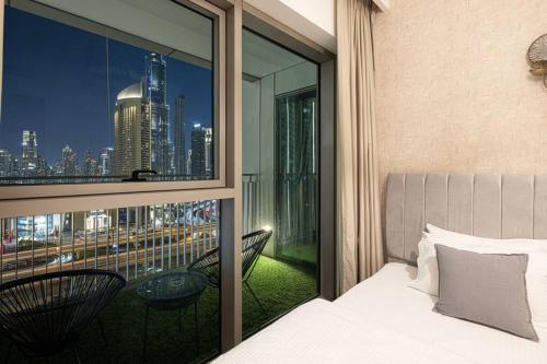 Downtown - Burj Khalifa Facing - 2 Bed Luxe Apartment, Dubai (photo 9)