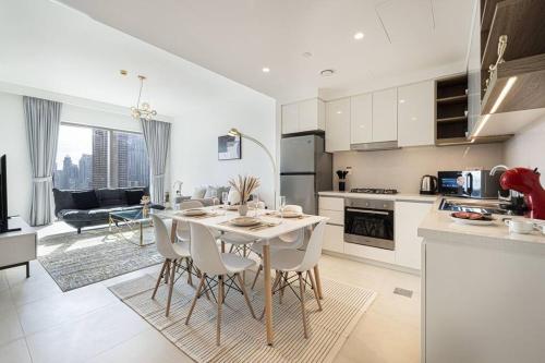 Downtown - Burj Khalifa Facing - 2 Bed Luxe Apartment, Dubai (photo 5)
