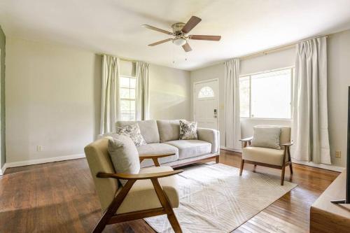 Smart TVs-Self Check-In-Full Kitchen-King bed in Jacksonville, USA