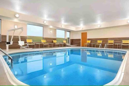 Fairfield Inn by Marriott Dubuque - image 3