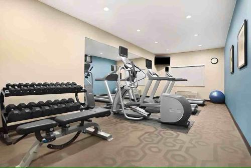 Fairfield Inn by Marriott Dubuque - image 9