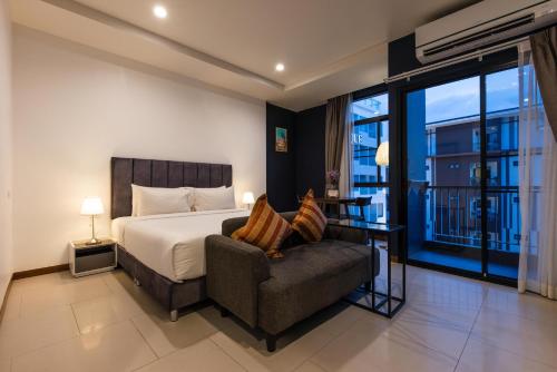 room detail thumbnail 1