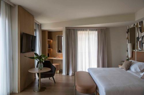 Suite with River View image 9