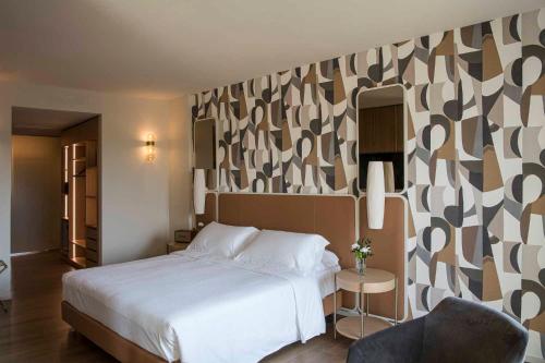 Deluxe Double Room room in Columbus Urban Resort