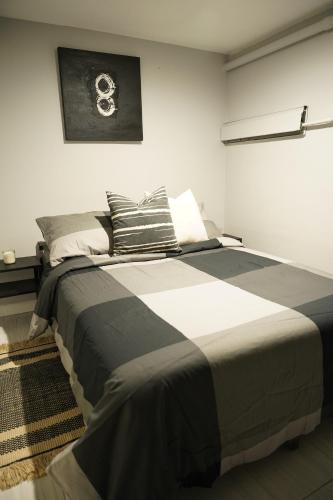 Cozy 2 Bedroom In A Lovely Forest Hills Neighborhood in Квинс