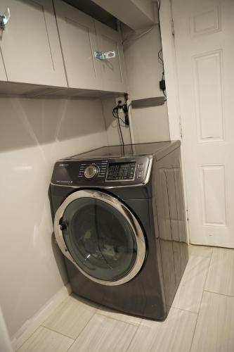 Cozy 2 Bedroom In A Lovely Forest Hills Neighborhood in 퀸즈